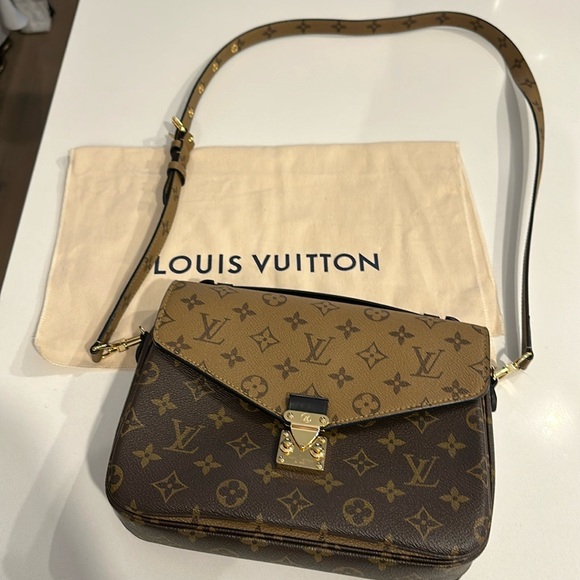 Louis Vuitton Handbags - Louis Vuitton monogram Pochette Métis crossbody bag